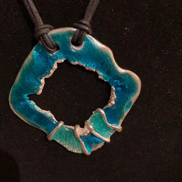 Unique boutique necklace - Picture 3 of 5